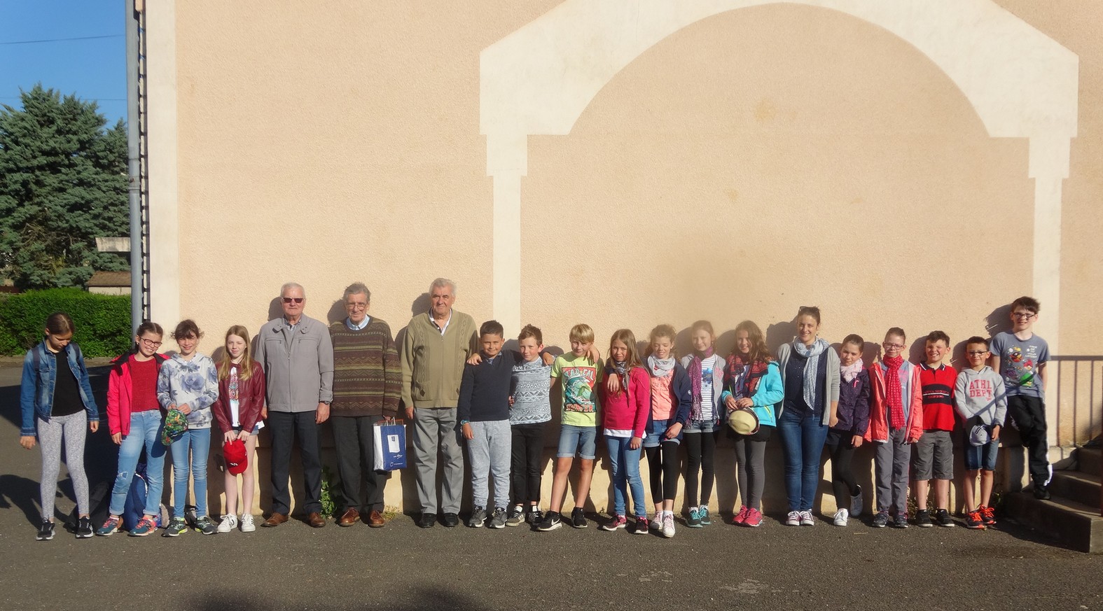 Mai 2018 – Voyage scolaire des élèves de COUCHEY à Besançon avec les Anciens Combattants.